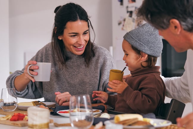 crop-cheerful-family-talking-to-girl-during-breakf-2021-10-21-02-31-02-utc