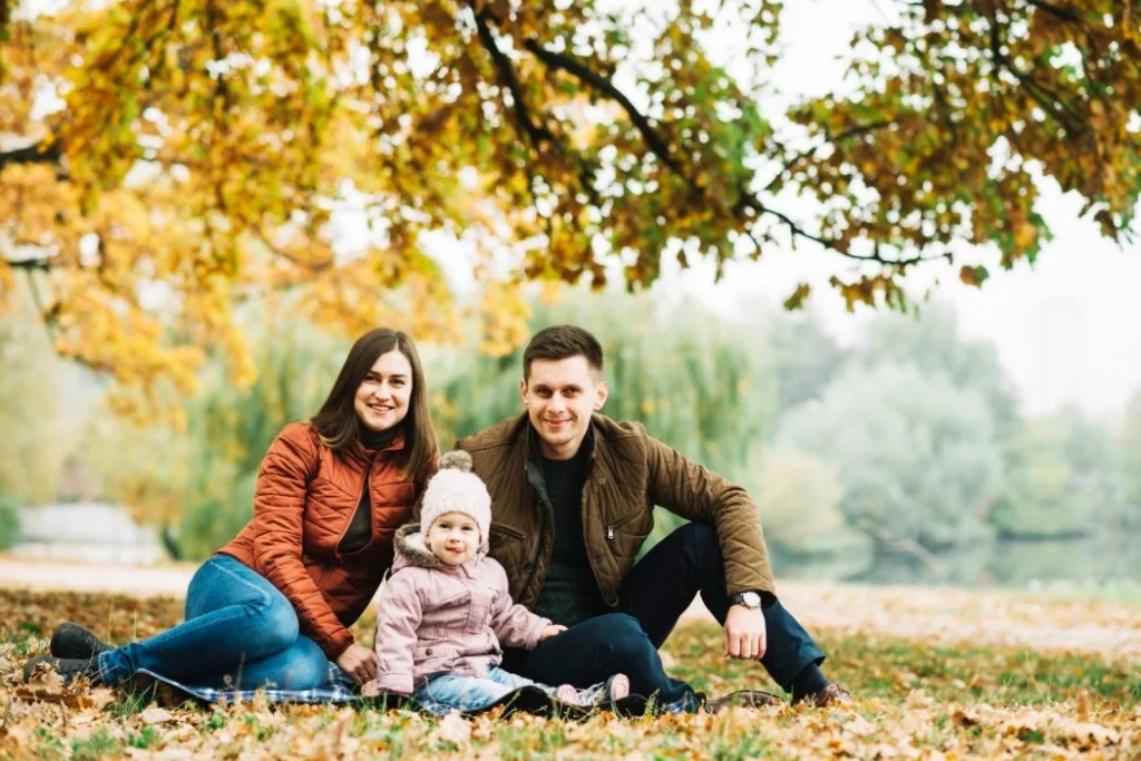 young-parents-with-little-daughter-resting-autumn-forest-1